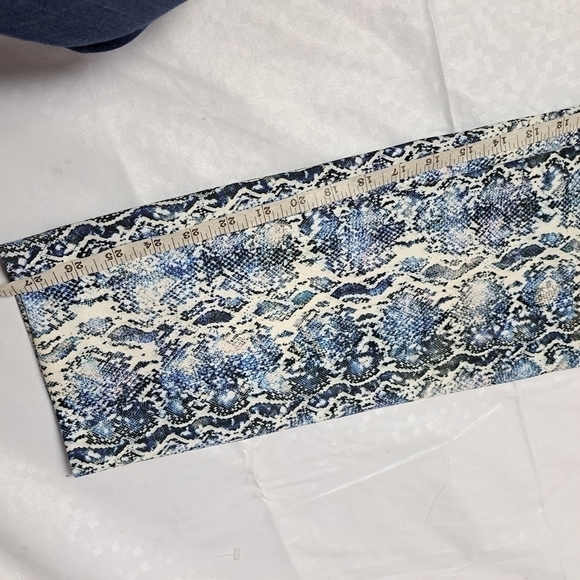 𝅺MANGO Snake print Ankle pants - Picture 4 of 6